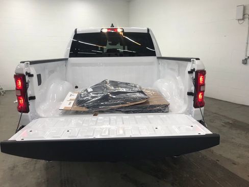 New 2026 RAM 1500 4x4 Crew Cab image 37