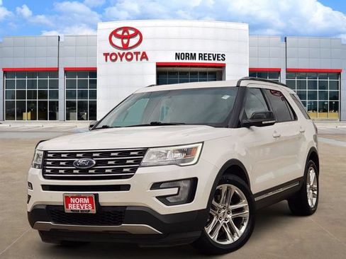 Used 2017 Ford Explorer XLT w/ Equipment Group 202A FWD image 1