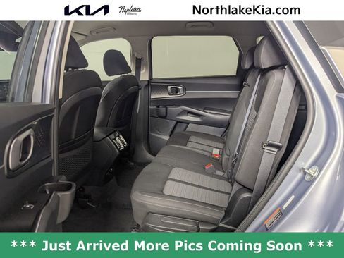 Used 2023 Kia Sorento LX image 22