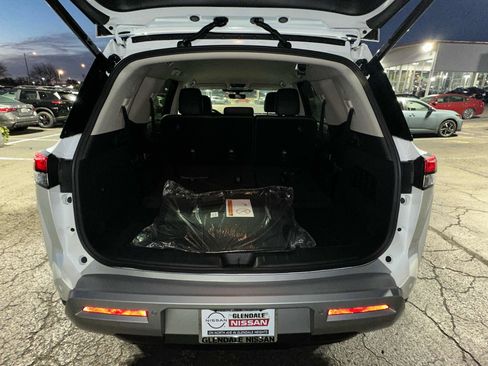 New 2025 Nissan Pathfinder SL image 18