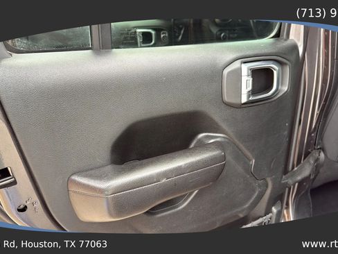 Used 2018 Jeep Wrangler Unlimited Sport S AWD/4WD image 32