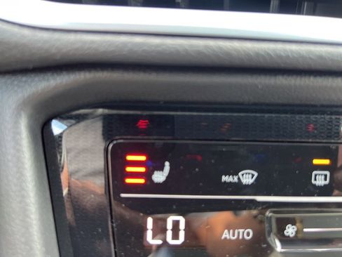 New 2025 Volkswagen Taos SE image 24