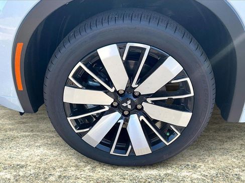New 2025 Mitsubishi Outlander AWD image 12