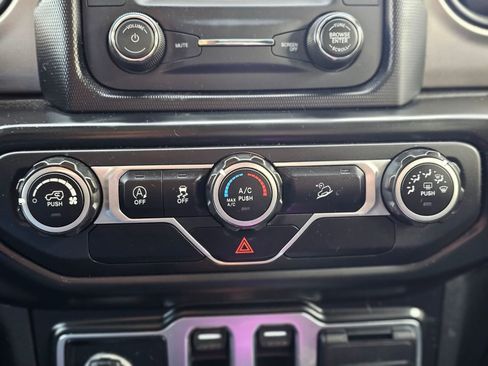 Used 2020 Jeep Wrangler Sport AWD/4WD image 13