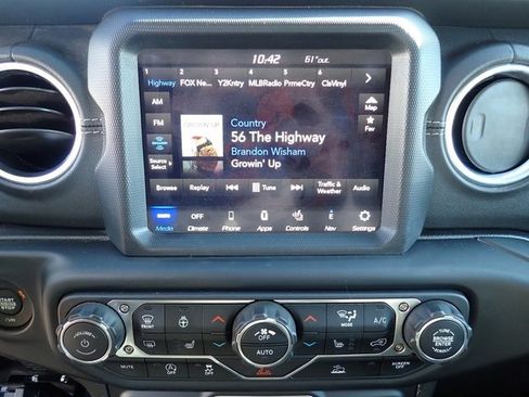 Used 2020 Jeep Gladiator Overland image 25