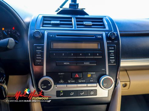 Used 2012 Toyota Camry L image 10