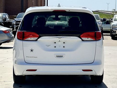 Used 2017 Chrysler Pacifica Touring w/ Tire & Wheel Group image 5