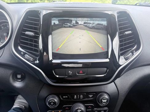 Used 2019 Jeep Cherokee Limited AWD/4WD image 16