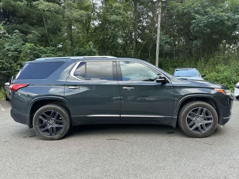 Used 2019 Chevrolet Traverse Premier w/ LPO, Blackout Package AWD/4WD image 3