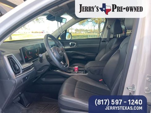 Used 2025 Kia Sorento S image 7