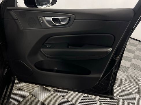Used 2025 Volvo XC60 B5 Plus image 32