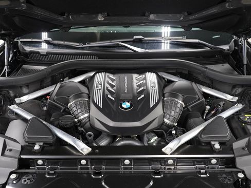 Used 2021 BMW X7 M50i AWD/4WD image 29