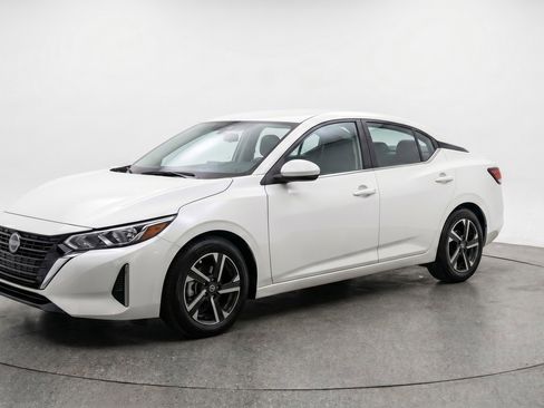 Used 2025 Nissan Sentra SV FWD image 3