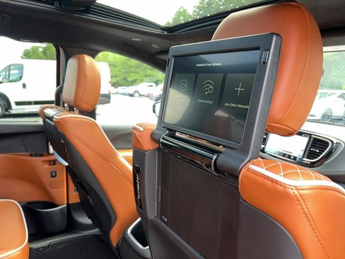 New 2026 Chrysler Pacifica Pinnacle w/ Trailer Tow Group image 28