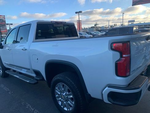 Used 2025 Chevrolet Silverado 2500 High Country w/ Technology Package AWD/4WD image 7