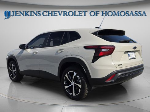 New 2026 Chevrolet Trax RS w/ Sunroof Package FWD image 6