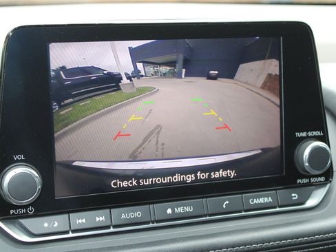 Used 2022 Nissan Rogue SV image 7