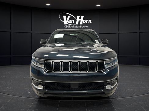 Used 2023 Jeep Wagoneer 4WD image 2