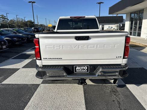 Used 2024 Chevrolet Silverado 2500 LTZ w/ LTZ Premium Package image 4