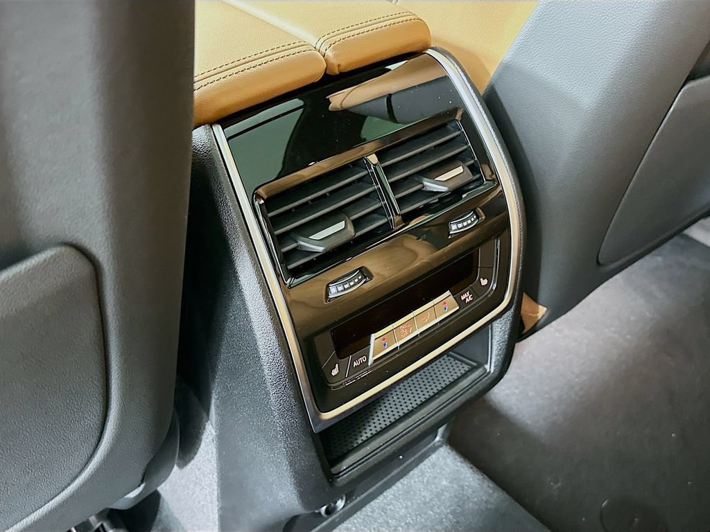 Used 2026 BMW X5 xDrive40i w/ Climate Comfort Package AWD/4WD image 31