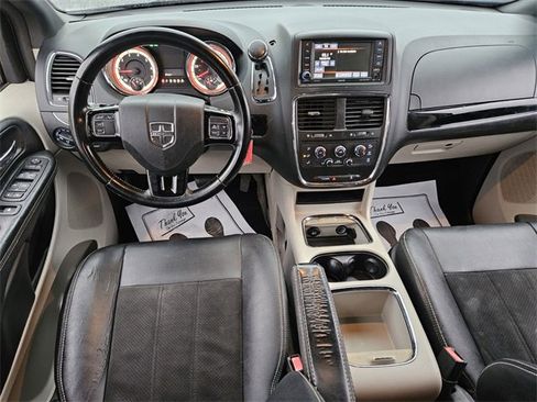 Used 2019 Dodge Grand Caravan SXT image 8