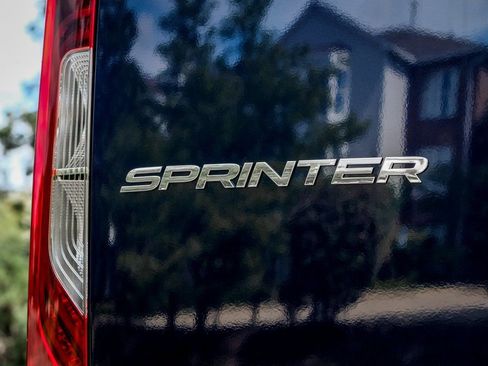 Used 2025 Mercedes-Benz Sprinter 2500 image 9