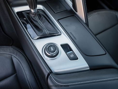 Used 2019 Chevrolet Corvette Stingray Coupe w/ Carbon Flash Badge Package image 61