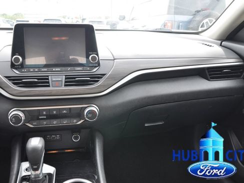 Used 2024 Nissan Altima 2.5 SV FWD image 20