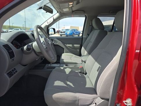 Used 2019 Nissan Frontier SV image 11