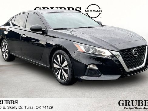 Used 2022 Nissan Altima 2.5 SV image 1