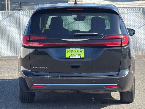Used 2023 Chrysler Pacifica Touring-L FWD image 5