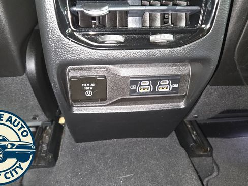 Used 2022 Jeep Grand Cherokee Overland w/ Luxury Tech Group IV AWD/4WD image 33
