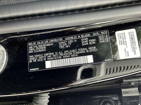 Used 2024 Volvo XC40 B5 Core image 45