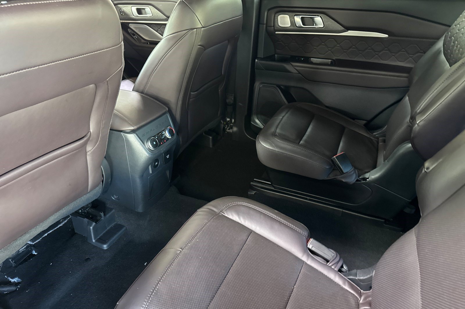Used 2025 Ford Explorer Platinum w/ LUX Leather Package AWD/4WD image 26