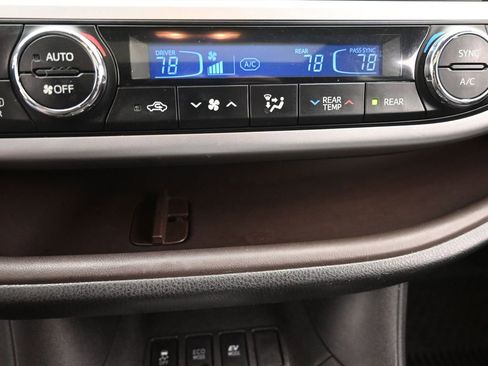 Used 2018 Toyota Highlander XLE image 18