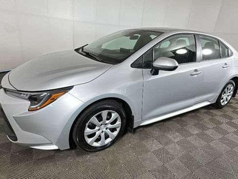 Used 2025 Toyota Corolla LE FWD image 6