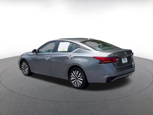 Used 2025 Nissan Altima 2.5 SV FWD image 4