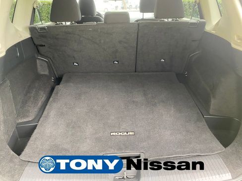 Used 2023 Nissan Rogue SV image 29