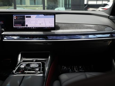 Used 2024 BMW 740i RWD image 27