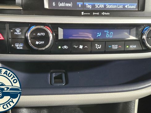 Used 2019 Toyota Highlander Plus AWD/4WD image 15