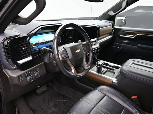 Used 2022 Chevrolet Silverado 1500 High Country w/ High Country Premium Package image 12