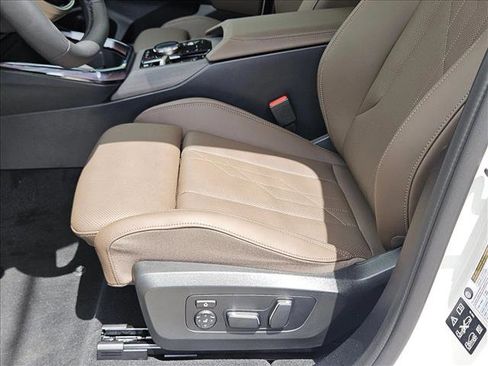 Used 2025 BMW X3 xDrive30i w/ Premium Package image 4