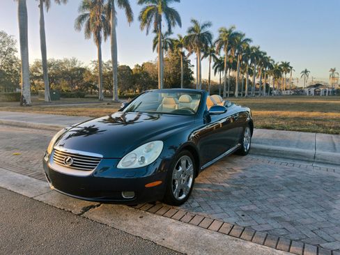 Used 2004 Lexus SC 430 Convertible RWD image 2