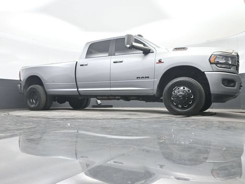 Used 2021 RAM 3500 Big Horn w/ Night Edition AWD/4WD image 17