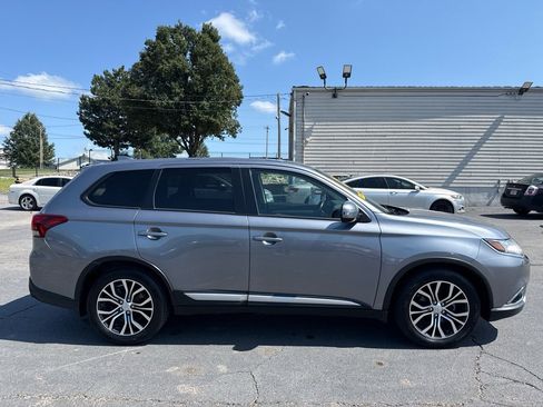 Used 2017 Mitsubishi Outlander SE FWD image 5