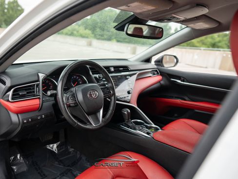 Used 2019 Toyota Camry XSE image 10