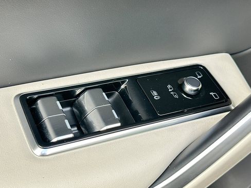 Used 2025 Jaguar F-PACE R-Dynamic S image 11