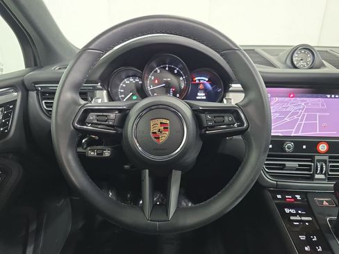 Certified 2025 Porsche Macan image 14