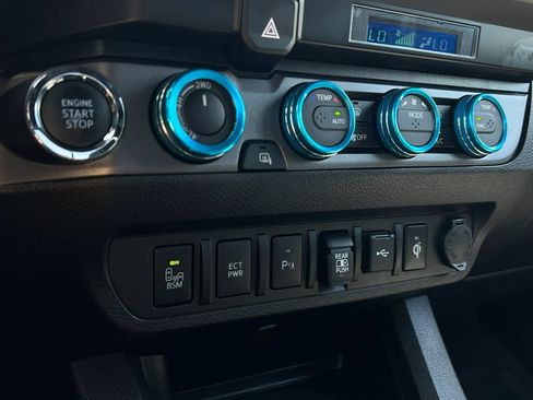 Used 2022 Toyota Tacoma TRD Sport w/ Technology Package AWD/4WD image 25