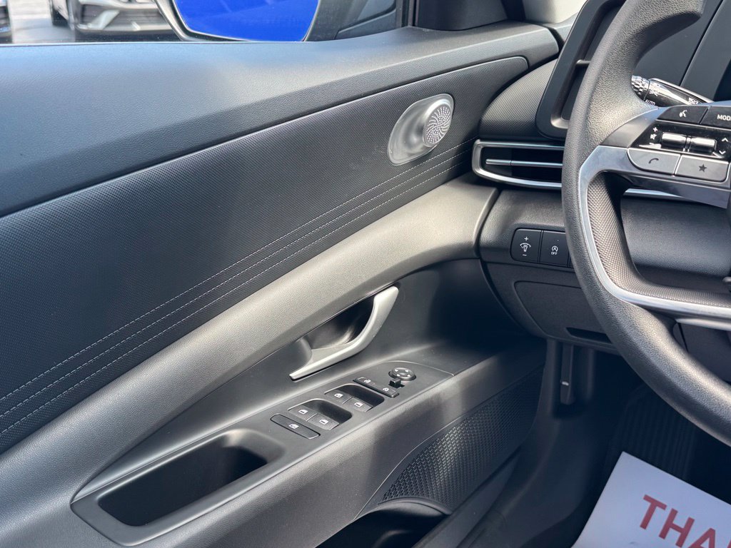 Used 2024 Hyundai Elantra SE FWD image 19